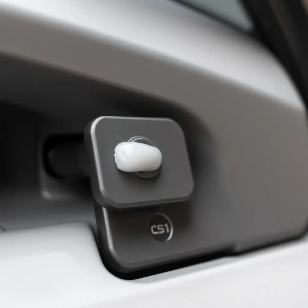 Czym smarować zawiasy w drzwiach samochodu