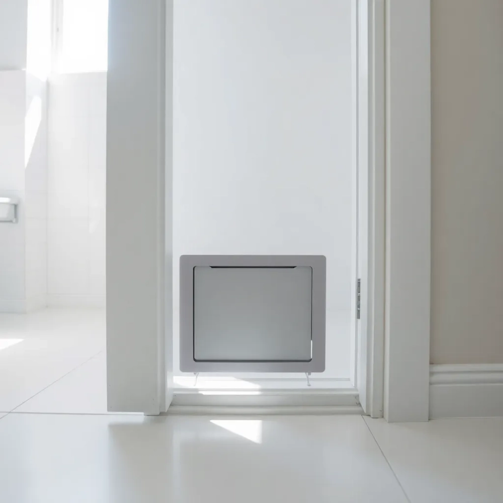 Drzwi łazienkowe z wejściem dla kota