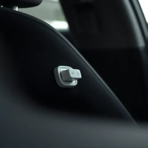 Blokada drzwi w samochodzie przed dziećmi