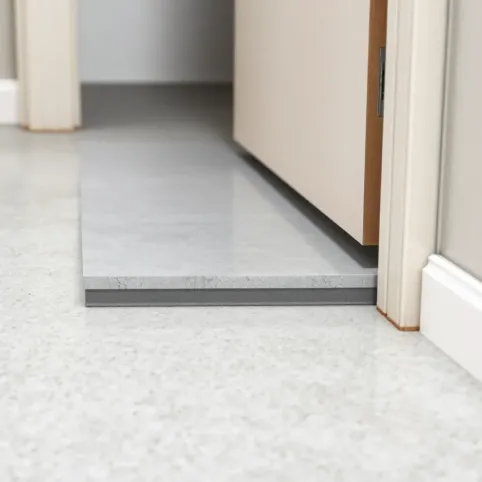 Ciepły montaż progu drzwi