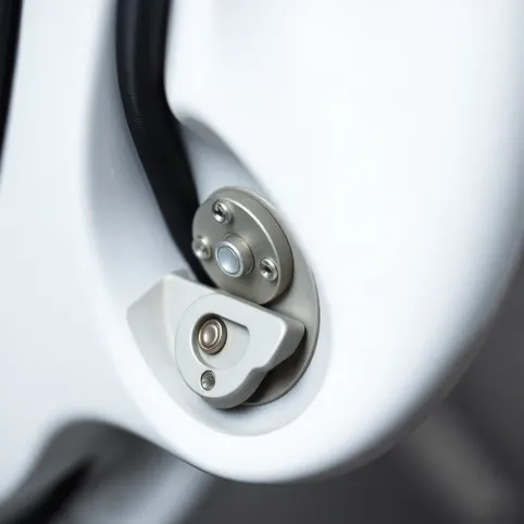 Co zrobic zeby drzwi w samochodzie nie trzaskały