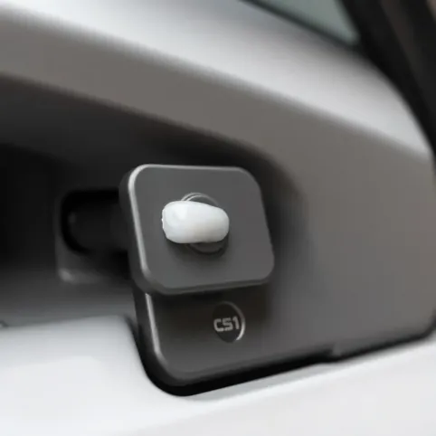 Czym smarować zawiasy w drzwiach samochodu