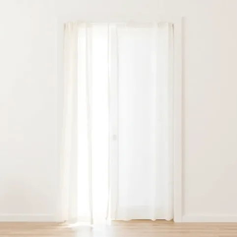 Czym zasłonić otwór drzwiowy