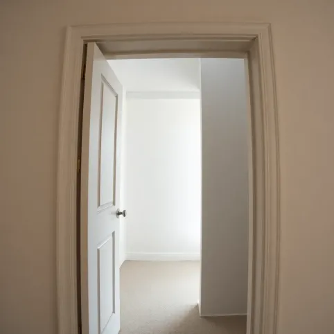 Drzwi do pokoju otwierane na zewnątrz czy do wewnątrz