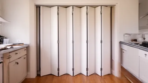 drzwi harmonijkowe z montażem