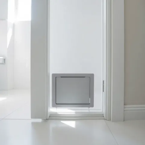 Drzwi łazienkowe z wejściem dla kota