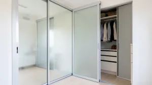 drzwi przesuwne do szafy szklane