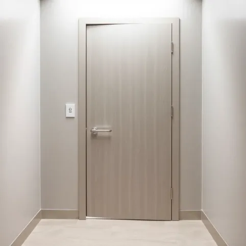 Drzwi toaleta dla niepełnosprawnych