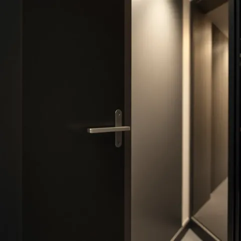 Drzwi wejściowe do mieszkania w bloku wyciszające