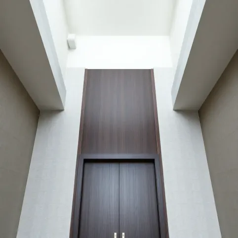 Drzwi wysokie do sufitu