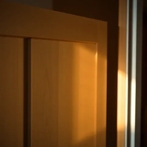 Ile zawiasów do drzwi szafy