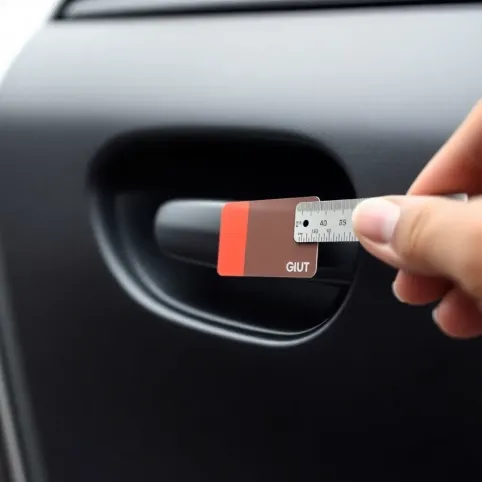 Jak otworzyć Zablokowane tylne drzwi w samochodzie