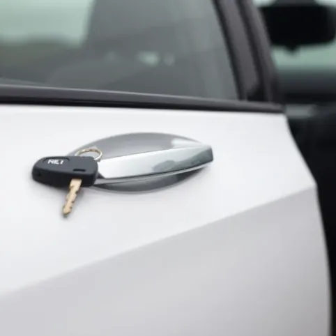 Jak otworzyć zatrzasniete drzwi VW Polo 9n