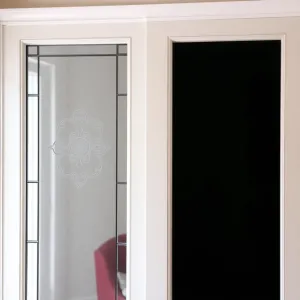 Jak przyciemnić szyby w drzwiach pokojowych