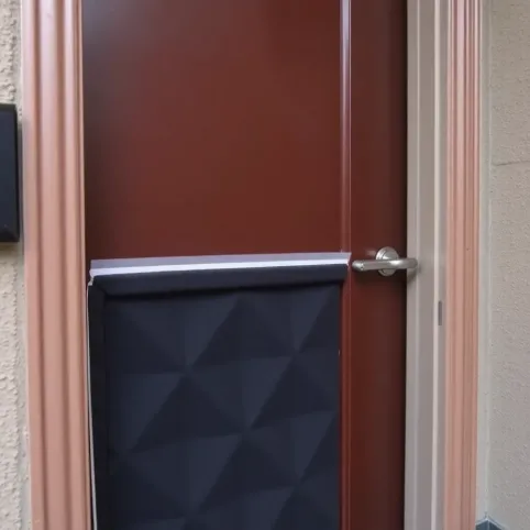 Jak wyciszyć drzwi wejściowe w bloku