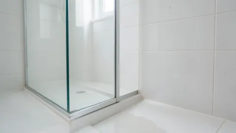 jak wyregulować drzwi prysznicowe