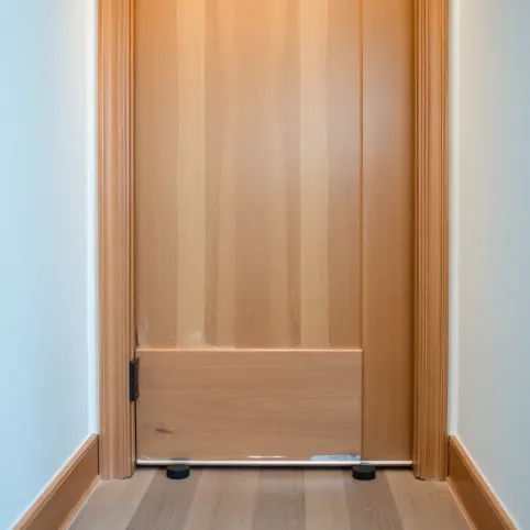 Jak zabezpieczyć drzwi przed gryzieniem psa