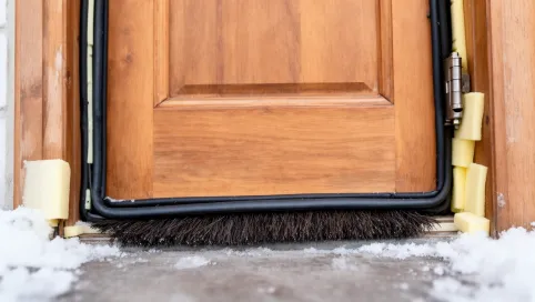 Jak Zabezpieczyć Drzwi Wejściowe Przed Zimnem