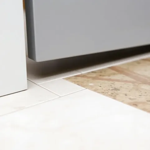 Jak zakonczyc płytki w drzwiach