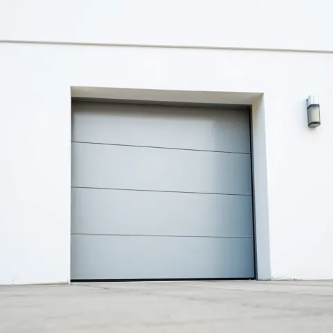 Jak zrobić drzwi w bramie garażowej