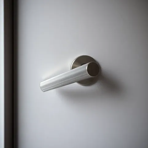 Klamka do drzwi pokojowych z zamkiem