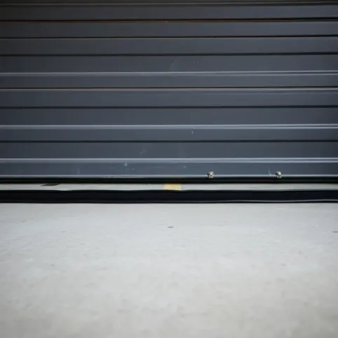 Listwa uszczelniająca do drzwi garażowych