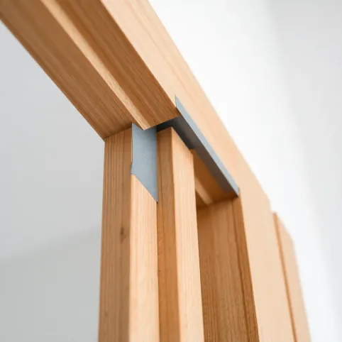 Montaż drzwi na taśmę rozprężną