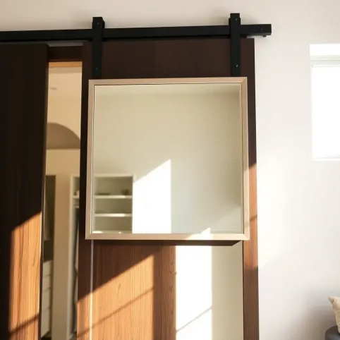 Montaż lustra do drzwi przesuwnych