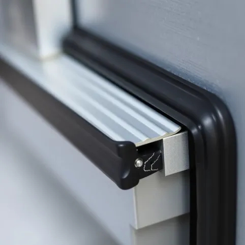 Montaż uszczelki do drzwi zewnętrznych metalowych