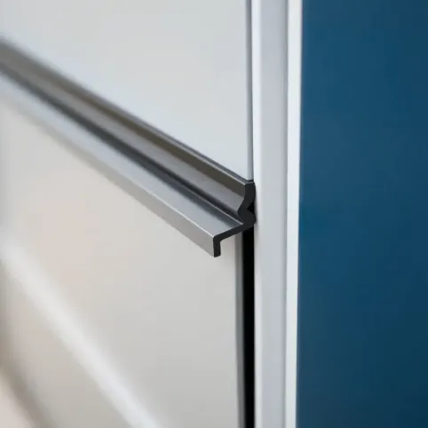 Montaż uszczelki w drzwiach zewnętrznych