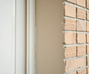 Obróbka drzwi zewnętrznych po montażu