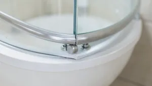 regulacja drzwi kabiny prysznicowej półokrągłej