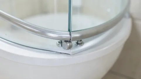 regulacja drzwi kabiny prysznicowej półokrągłej