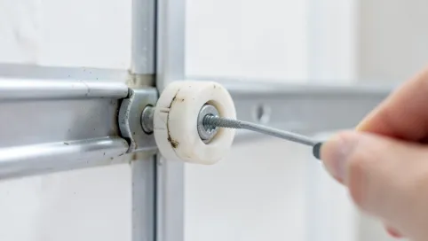 regulacja rolek drzwi kabiny prysznicowej