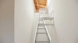 Schody składane na ścianę