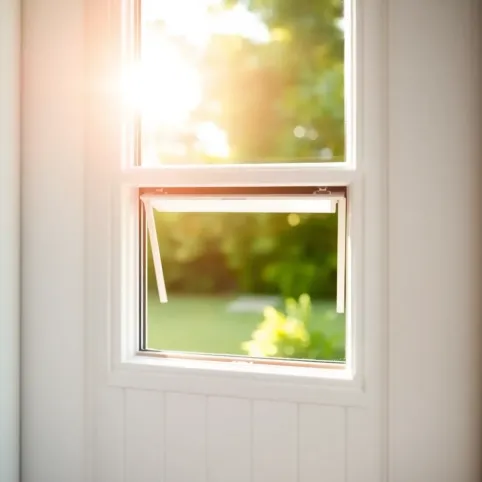 Wejście dla kota w drzwiach balkonowych