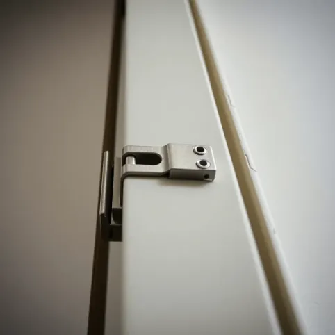 Wysokość zawiasów w drzwiach